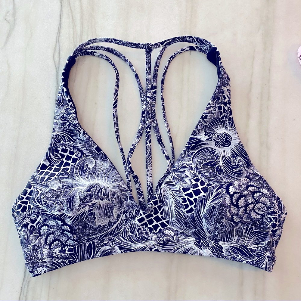 Lululemon sports bra / bathing suit top. Black 6